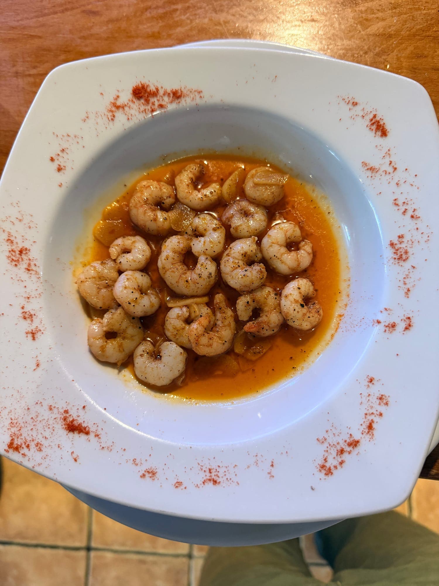 Gambas al ajillo salteadas con guindilla y aceite de oliva caliente